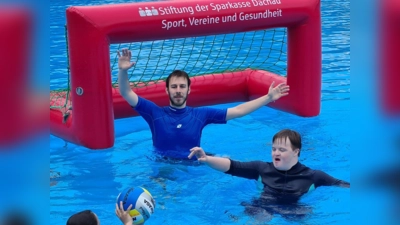 Fair Play und körperloses Spiel beim Aquaball. (Foto: Bunnyhunters Dachau)