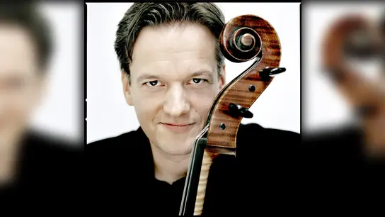 Jens Peter Maintz genießt einen hervorragenden Ruf als vielseitiger Solist, gefragter Kammermusiker sowie als engagierter und erfolgreicher Celloprofessor. Er spielt das Violoncello „Ex-Servais“ von Giovanni Grancino, Mailand 1697. (Foto: Mat Hennek)