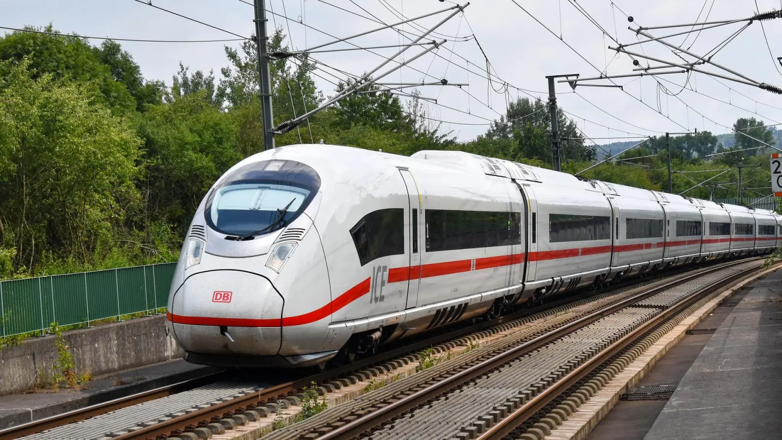Erlebnisreich: Fahrten mit der Deutschen Bahn. (Foto: Pixabay/marvinw04)