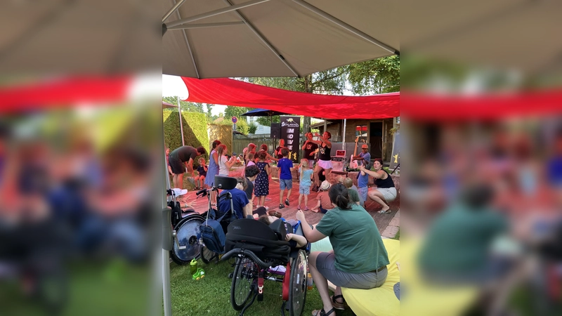 Im Garten der Wiege wurde gemeinsam gefeiert, gelacht und musiziert.  (Foto: red)