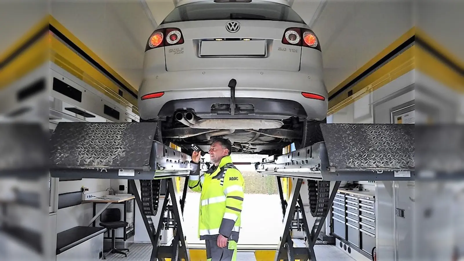 Der mobile ADAC Prüfdienst deckt häufig teils gravierende Mängel auf. (Foto: ADAC Südbayern / Barbara Rötzer )