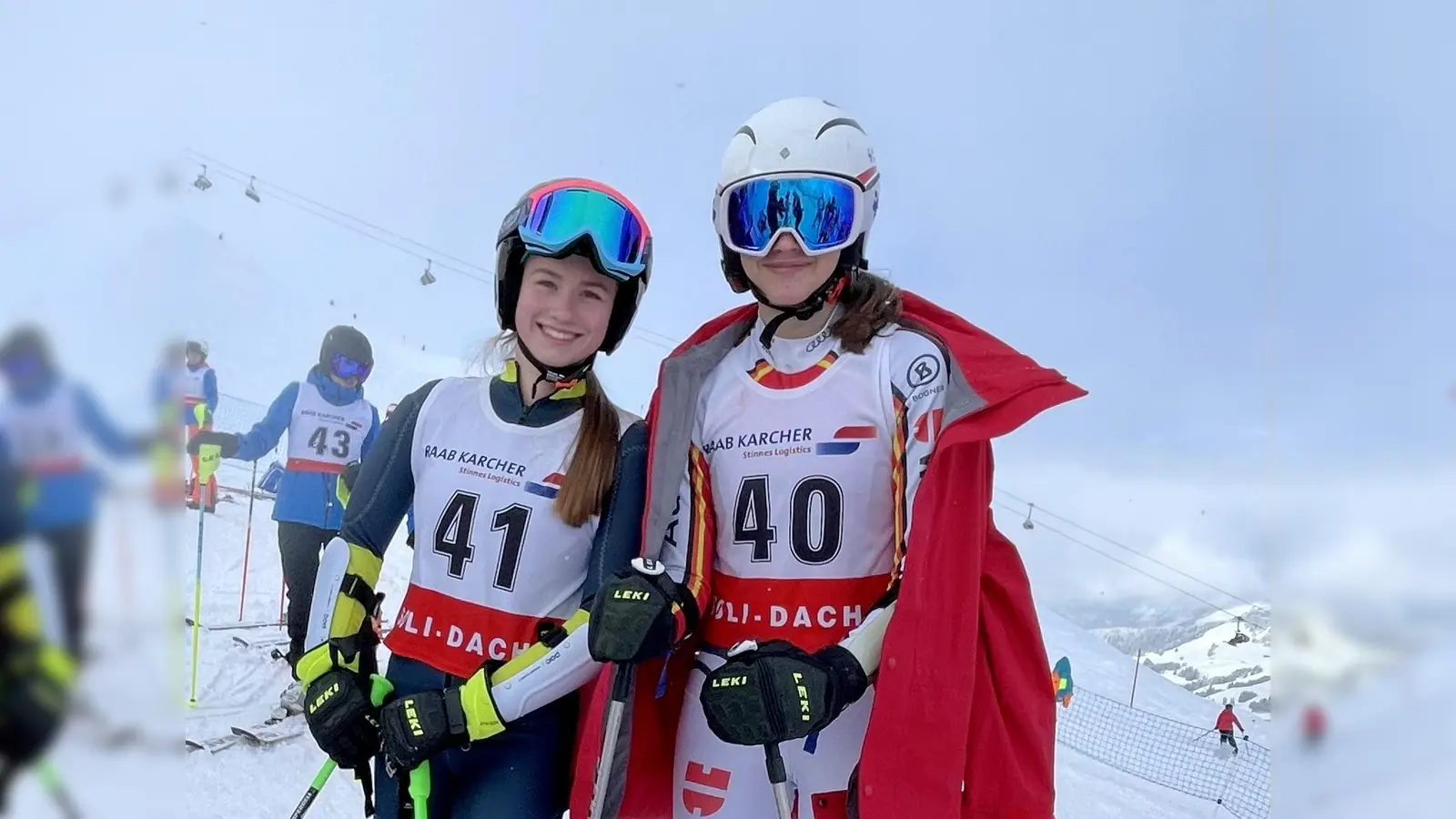 Die erste und zweite der Altersgruppe U18 Louisa Zimmer (40) und Pia Schneider (41, beide GSC) strahlen um die Wette. (Foto: GSC)