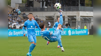 Drittliga-Premierentor per Fallrückzieher: Raphael Ott. (Foto: Anne Wild)