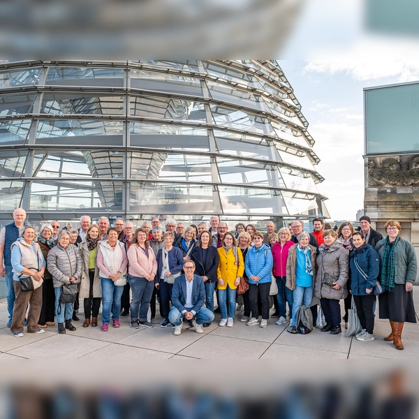 Informierten sich über die Arbeit im Bundestag: Teilnehmer der ersten Reisegruppe aus dem Wahlkreis Fürstenfeldbruch und Dachau.  (Foto: Sabine Mittermeier)