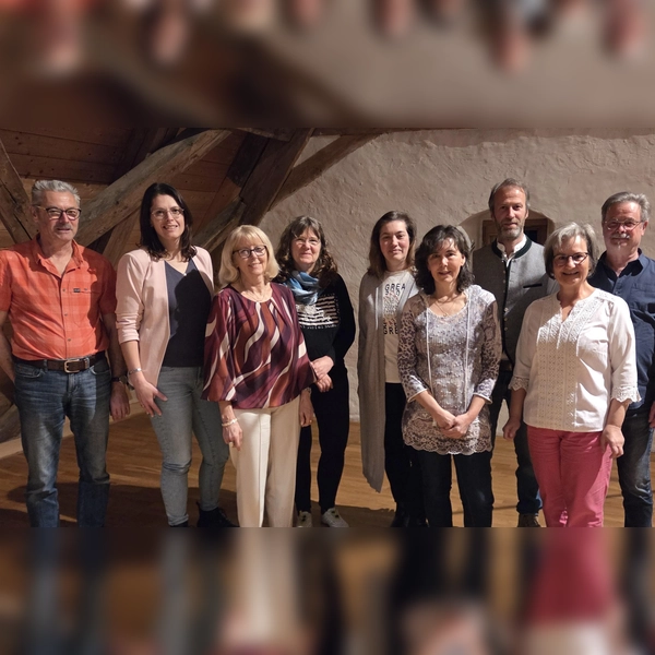 Kamen zur Jahreshauptversammlung des Gartenbauvereins GWE (v.l.): Werner Gruber (Vorsitzender Kreisverband Dachau), Christine Blatt, Evi Thätter, Daniela Tobler-Schäffler, Nicolette Tschan, Sabine Zohner (erste Vorsitzende, GartenbauvereinGWE), 2. Bürgermeister Matthias Osterauer, Karin Frank und Peter Frank.  (Foto: Gartenbauverein GWE)