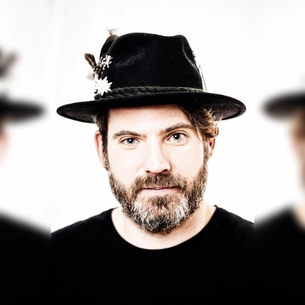 Der Musik-Kabarettist Thomas Vogelmayer gastiert mit seinem neuen Programm im Fraunhofer Theater. (Foto: Vogelmayer/ Bernd Schaffrath)