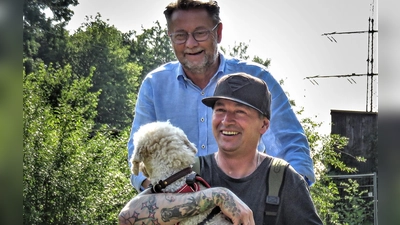 Die Freude über den vierbeinigen Gast ist riesig. (Foto: Malteser Dachau)