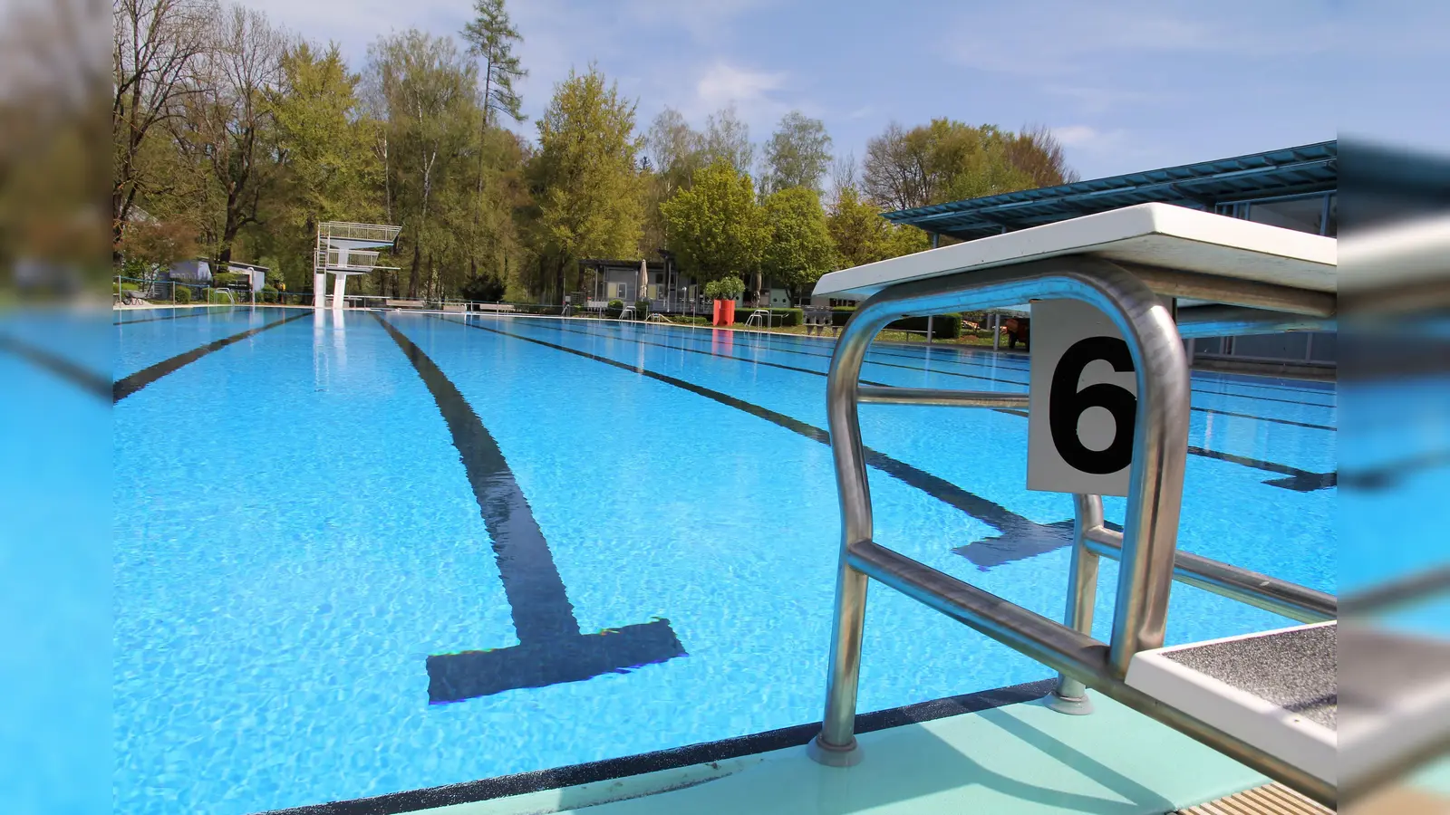 Am 13. Mai fällt der Startschuss für die Freibadsaison im Dachauer Familienbad. (Foto: Stadtwerke Dachau)