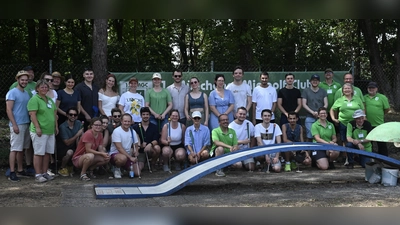 Die Teilnehmerinnen und Teilnehmer hatten viel Spaß beim Minigolf-Publikumsturnier „Hole-in-fun”. (Foto: 1. MMGC)