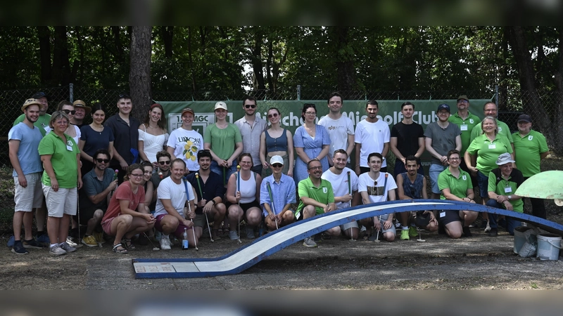Die Teilnehmerinnen und Teilnehmer hatten viel Spaß beim Minigolf-Publikumsturnier „Hole-in-fun”. (Foto: 1. MMGC)