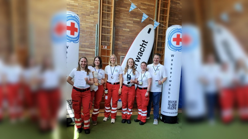 <br>Lisa Wünsche, Veronika Prasser, Alina Auernhammer, Emilia Heller, Sandra Kronawitter und Matthias Huber, stellvertretender Vorsitzender der Ortsgruppe Ainhofen und Trainer der Damen (v. l.). (Foto: BRK - Kreisverband Dachau)