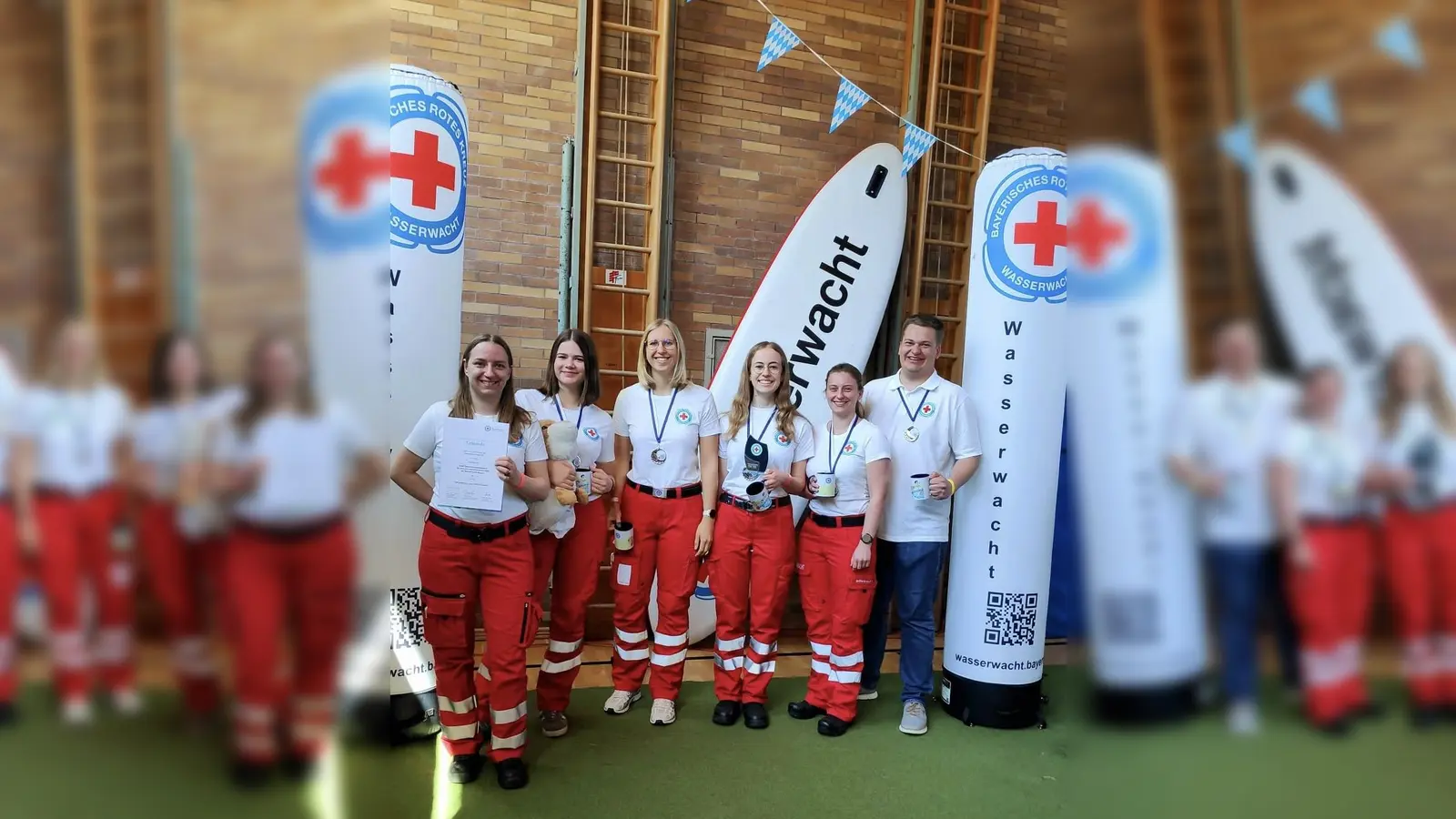 <br>Lisa Wünsche, Veronika Prasser, Alina Auernhammer, Emilia Heller, Sandra Kronawitter und Matthias Huber, stellvertretender Vorsitzender der Ortsgruppe Ainhofen und Trainer der Damen (v. l.). (Foto: BRK - Kreisverband Dachau)
