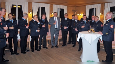 Verdiente Mitglieder der Kreisbrandinspektion wurden bei einem Empfang verabschiedet. (Foto: KFV Dachau)