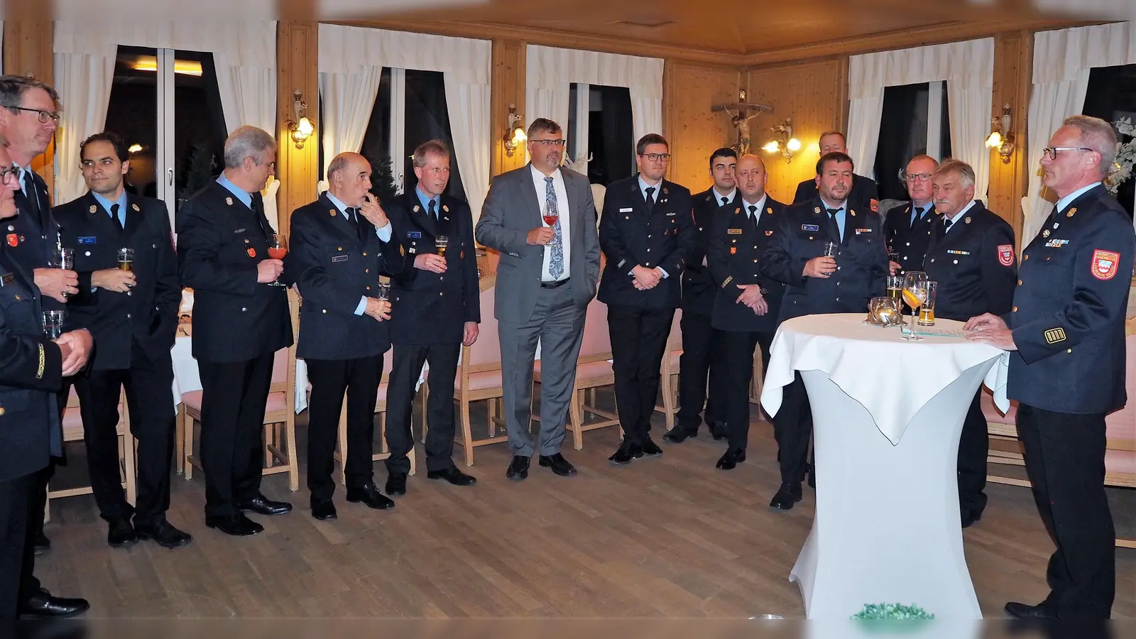 Verdiente Mitglieder der Kreisbrandinspektion wurden bei einem Empfang verabschiedet. (Foto: KFV Dachau)