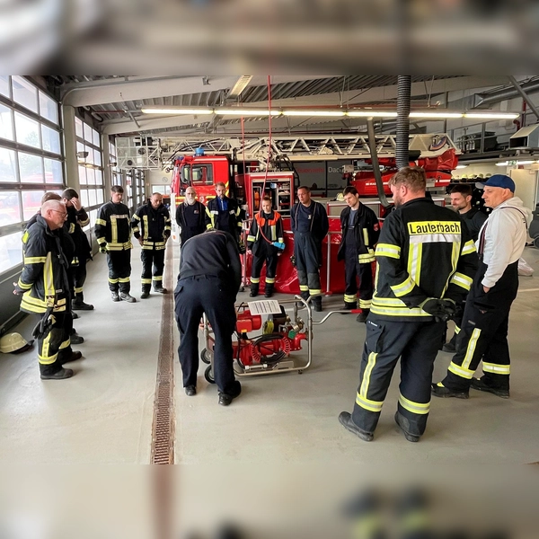 In Theorie und Praxis wurden 60 Feuerwehrler geschult. (Foto: KBI Dachau)