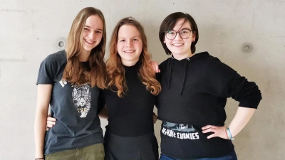 Johanna Killer, Annalena Wackerl und Ronja Pütz kamen mit ihrer Achterbahn „Future by Nature” auf den dritten Platz beim Schülerwettbewerb Junior.ING. (Foto: Junior.ING)