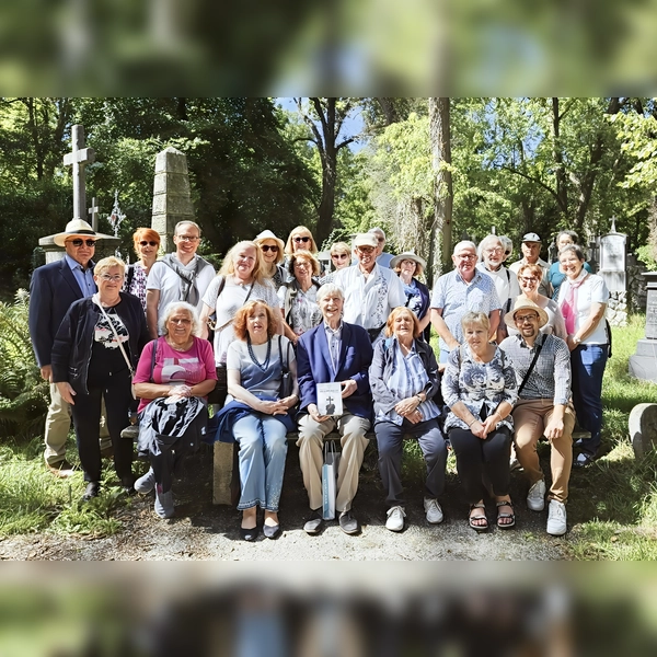 Neben den Gräbern berühmter Münchner Persönlichkeiten widmete sich die Gruppe auch den Ruhestätten verschiedener Münchner Brauereifamilien und damit einem weiteren wichtigen Kapitel der Stadtgeschichte. (Foto: Bayernbund)