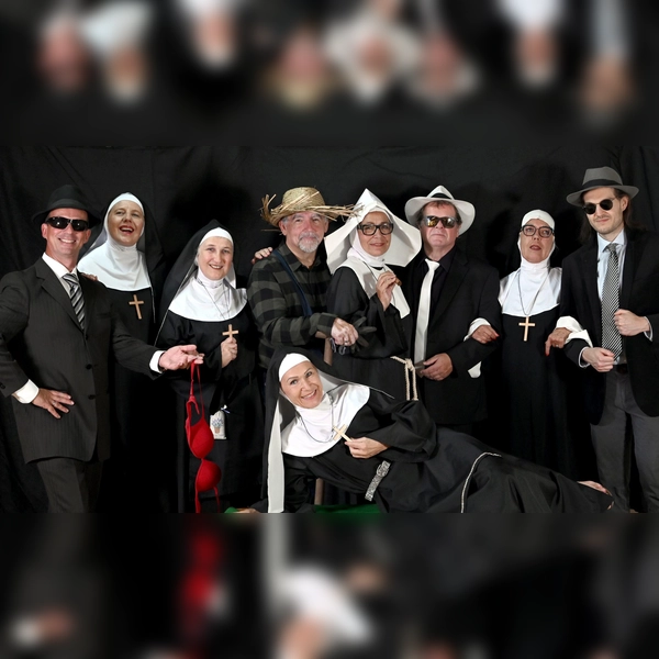 Im Ensemble finden sich neue und bekannte Gesichter. (Foto: Helmut Stark)