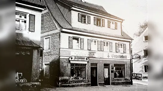 Im Schulmayr-Anwesen in der Augsburger Str. 15 hatte die Bank von 1927-1949 ihre Geschäftsräume. (Foto: VR Bank)