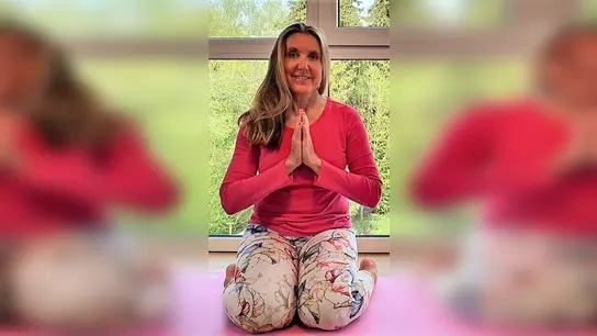 Moni Mayer lädt ein: Yoga zu Gunsten bedürftiger Senioren. (Foto: privat)