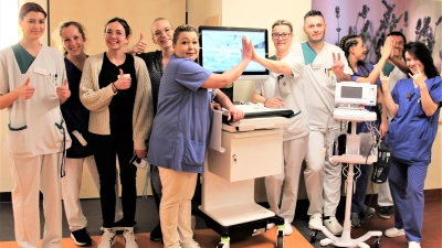 Das Team auf Station A3-03 am Helios Amper-Klinikum Dachau freut sich über die digitalen Visitenwägen. (Foto: Helios)