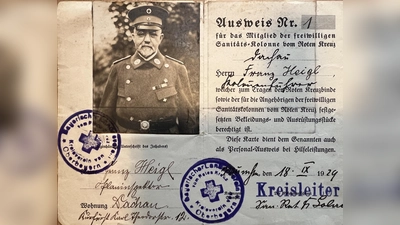 Der Mitgliedsausweis mit der Nummer 1 gehört nun dem BRL-Museum. (Foto: BRK)