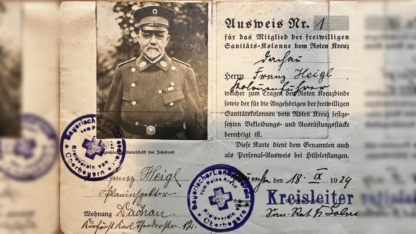 Der Mitgliedsausweis mit der Nummer 1 gehört nun dem BRL-Museum. (Foto: BRK)