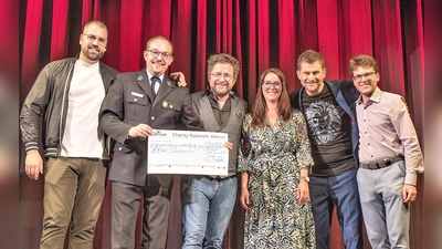 Ein gelungener Abend mit (von li) Sascha Seelemann, Matthias Glück, Christian Tannek, Martina Purkhardt, Michael Altinger und OB Florian Hartmann. (Foto: Julia T. Hartmann)