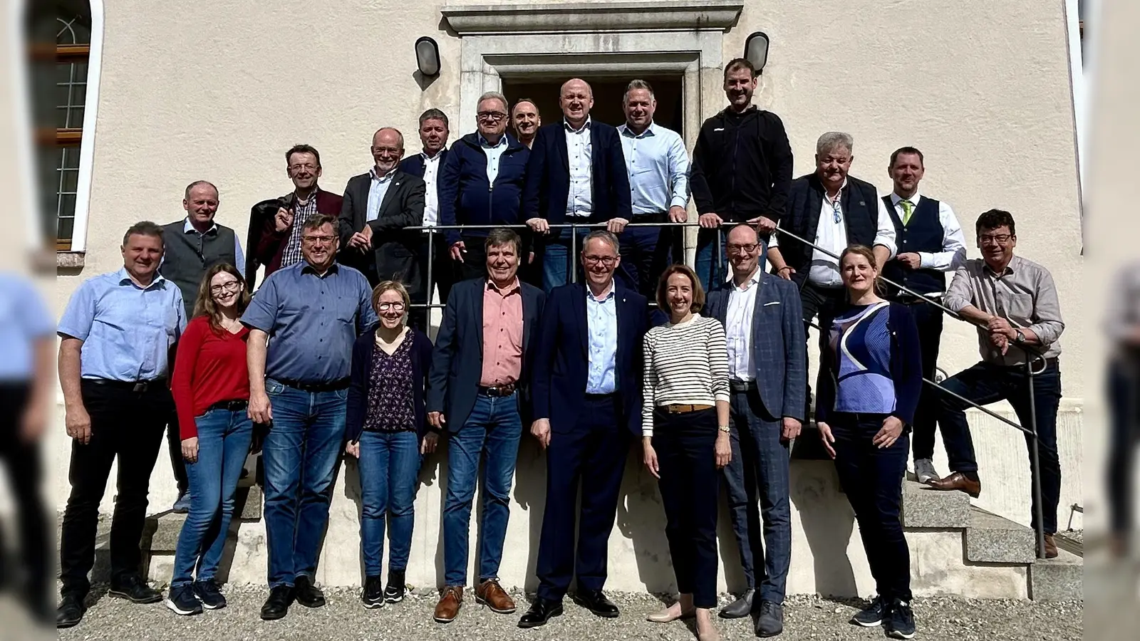 Die CSU-Kreistagsfraktion mit Bezirkstagspräsident Thomas Schwarzenberger im Kultur- und Bildungszentrum Kloster Seeon des Bezirks Oberbayern (Foto: CSU)