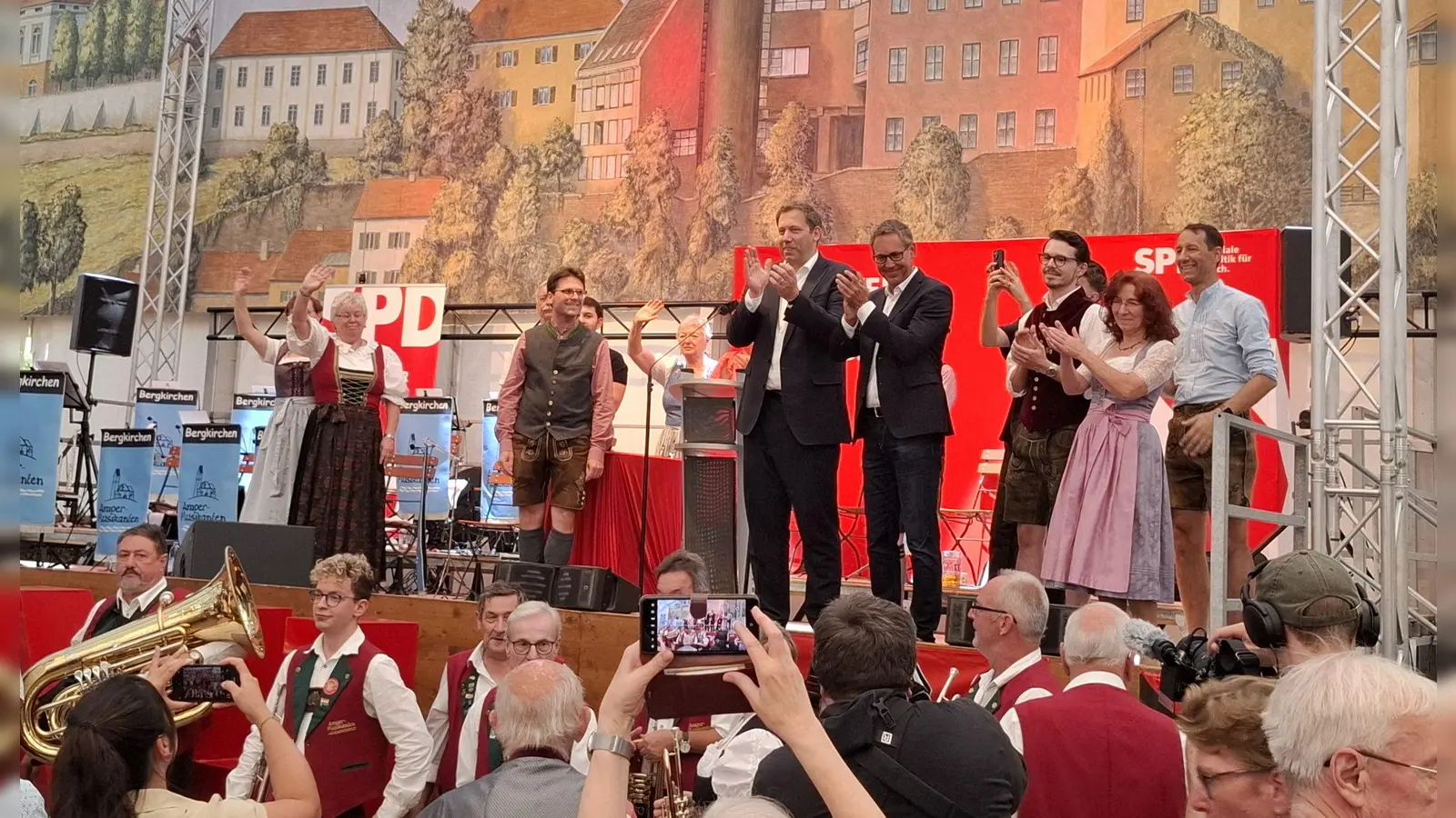 Viel Applaus erhielt Lars Klingbeil beim Politischen Dienstag. (Foto: jj)