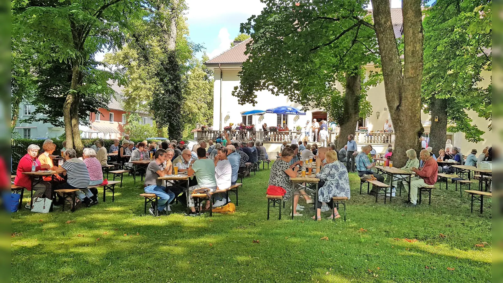 Kulinarische und musikalische Genüsse beim Jazzfrühschoppen des Treffpunkt 50+. (Foto: Caritas Dachau)