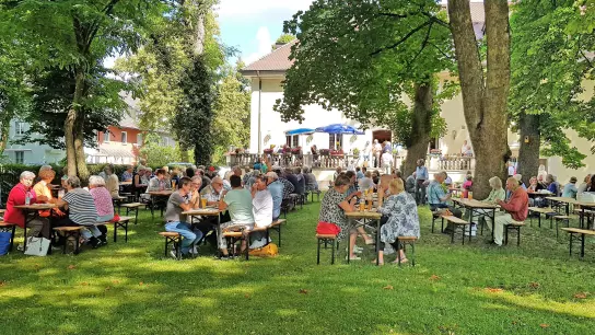 Kulinarische und musikalische Genüsse beim Jazzfrühschoppen des Treffpunkt 50+. (Foto: Caritas Dachau)