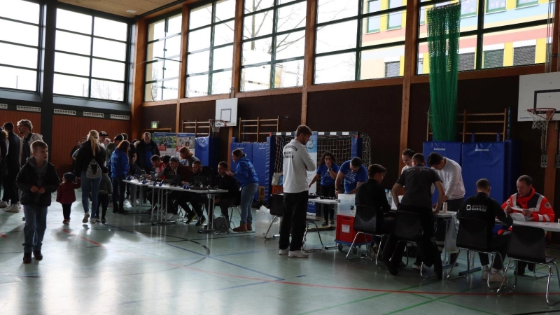 Großer Andrang herrschte bei der Typisierungsaktion in der Schulturnhalle. (Foto: BRK - Kreisverband Dachau)