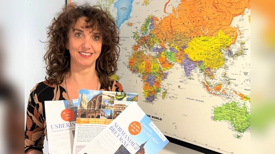 VR Reiseorganisatorin Michaela Steiner freut sich auf viele Besucher am VR-Reise-Infotag (Foto: VR Bank Dachau)