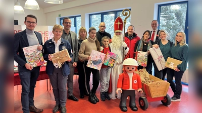 Die BRK Aktion „KInder für Kinder” konnte 120 Weihnachtsgeschenke verteilen. (Foto: BRK Dachau)