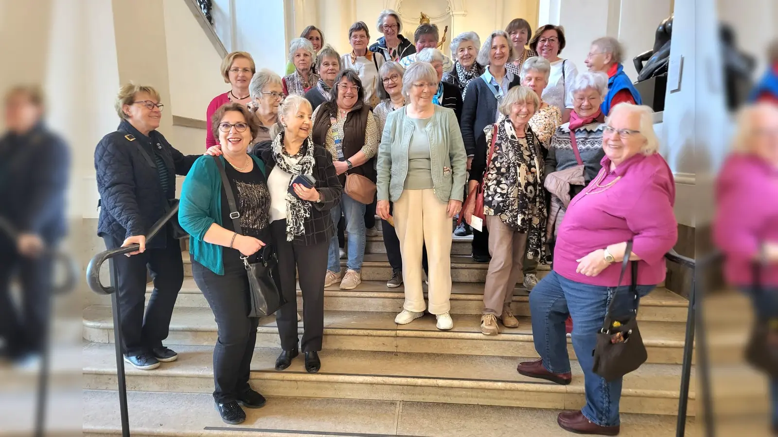 Der Damentreff Kreuz und Quer besuchte eine Führung im Bayerischen Nationalmuseum. (Foto: Gabriele Hszprunar)