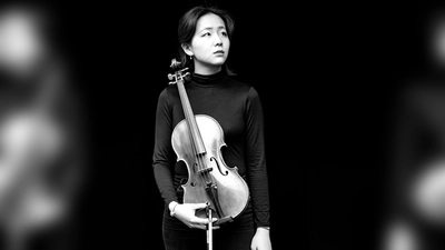 Yue Yu wurde in Shenzhen, China, geboren. Die Bratschistin wurde mit ersten Preisen beim Salzburger Paul Hindemith Viola Concorso 2021 und beim Stockport International Young Musicians Competition 2019 (für alle Instrumente) ausgezeichnet. (Foto: Foppe Schut)