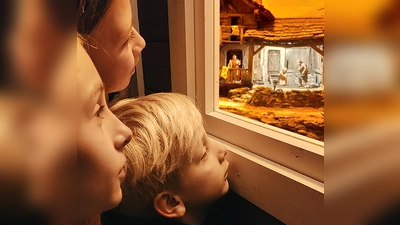 In zahlreichen Geschäften können Krippen bestaunt werden. (Foto: Ampertaler Krippenfreunde)