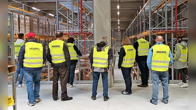 Führungen, Fragerunde und Karriechancen, das interessierte die Besucher am Tag der Logistik.  (Foto: Noerpel-Gruppe)