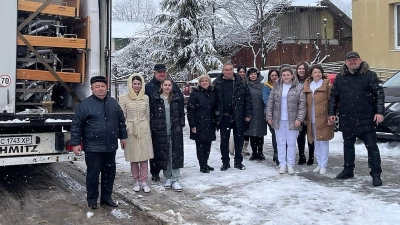 Die Belegschaft des Krankenhauses Kolomeyja freut sich über die dringend benötigten Betten. (Foto: BRK Dachau)