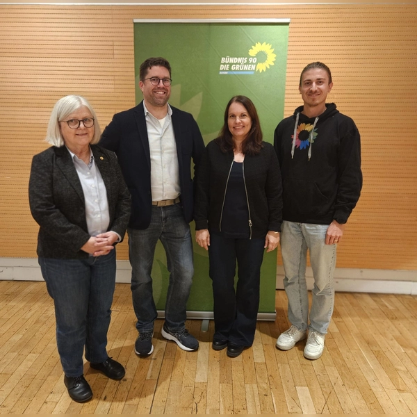 Die Grünen nominierten ihren Kandidaten (von links): Jutta Krispenz (Ortssprecherin), Martin Modlinger (OB-Kandidat), Simone Duling (Beisitzerin Ortsvorstand), Florian Wenzel (Beisitzer Ortsvorstand)<br>  (Foto: Grüne)