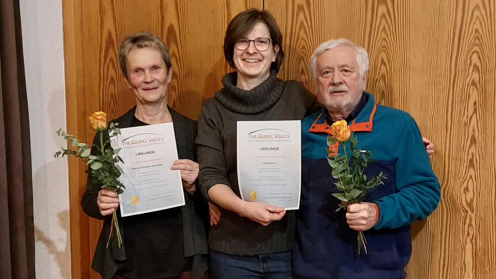 Rotraud Schieberl-Neumüller, 1.Vorstand Constance Gassel und Rudi Specht.<br>  (Foto: Gospelvoices Schwabhausen)