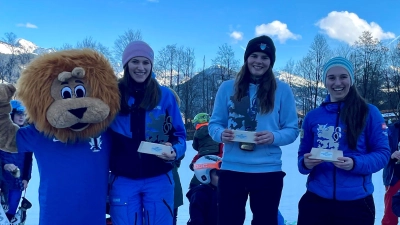 Die Besten (von links): Louisa Zimmer (GSC Dachau) wurde bei Münchner Skimeisterschaft 2024 Vizemeisterin, Theresa Wirth (SC Pasing) machte den 1. Platz und Kira Langwieser (TSV 1860 München) wurde Dritte. (Foto: GSC Dachau)