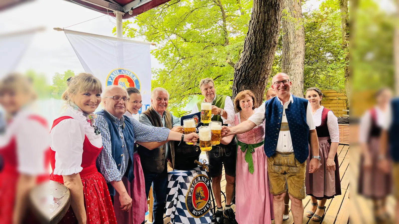 Traditionelle Bierprobe vor dem Karlsfelder Siedlerfest. (Foto: Weimer & Paulus)