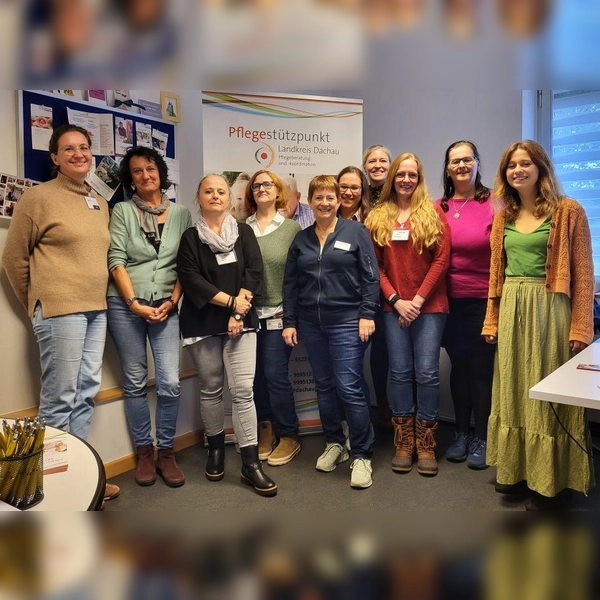 Der Pflegestützpunkt Dachau bedankt sich bei allen Mitwirkenden für ihr Engagement (von links): Judith Falk, Silvia Fitterer, Manon Naves, Hiltrud Linnenbach, Anke Wolf, Sarah Kühn, Karen Nicolaus, Stefanie Otterbein, Michaela Heyne und Lena Maurer. (Foto: Antje Jacob)