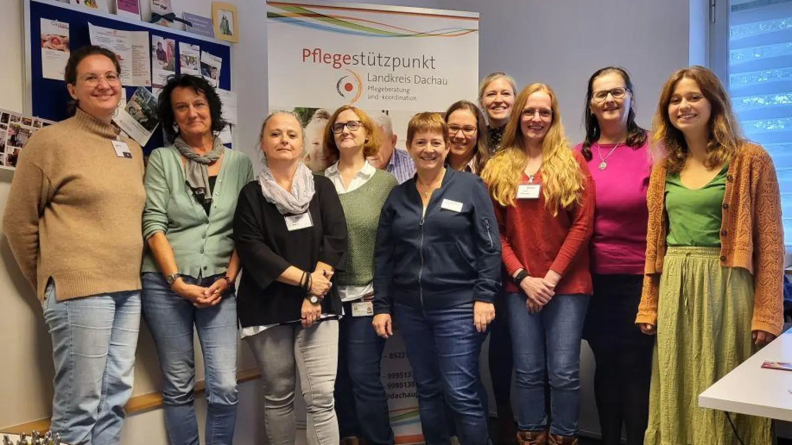Der Pflegestützpunkt Dachau bedankt sich bei allen Mitwirkenden für ihr Engagement (von links): Judith Falk, Silvia Fitterer, Manon Naves, Hiltrud Linnenbach, Anke Wolf, Sarah Kühn, Karen Nicolaus, Stefanie Otterbein, Michaela Heyne und Lena Maurer. (Foto: Antje Jacob)
