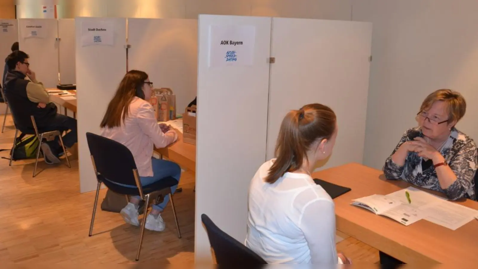 Azubi-Speed-Dating: Stressfrei Vorstellungsgespräche mit mehreren Anbietern echter Ausbildungsplätze im Rahmen der JOB 2023 üben. (Foto: Arbeitskreis SchuleWirtschaft Dachau)