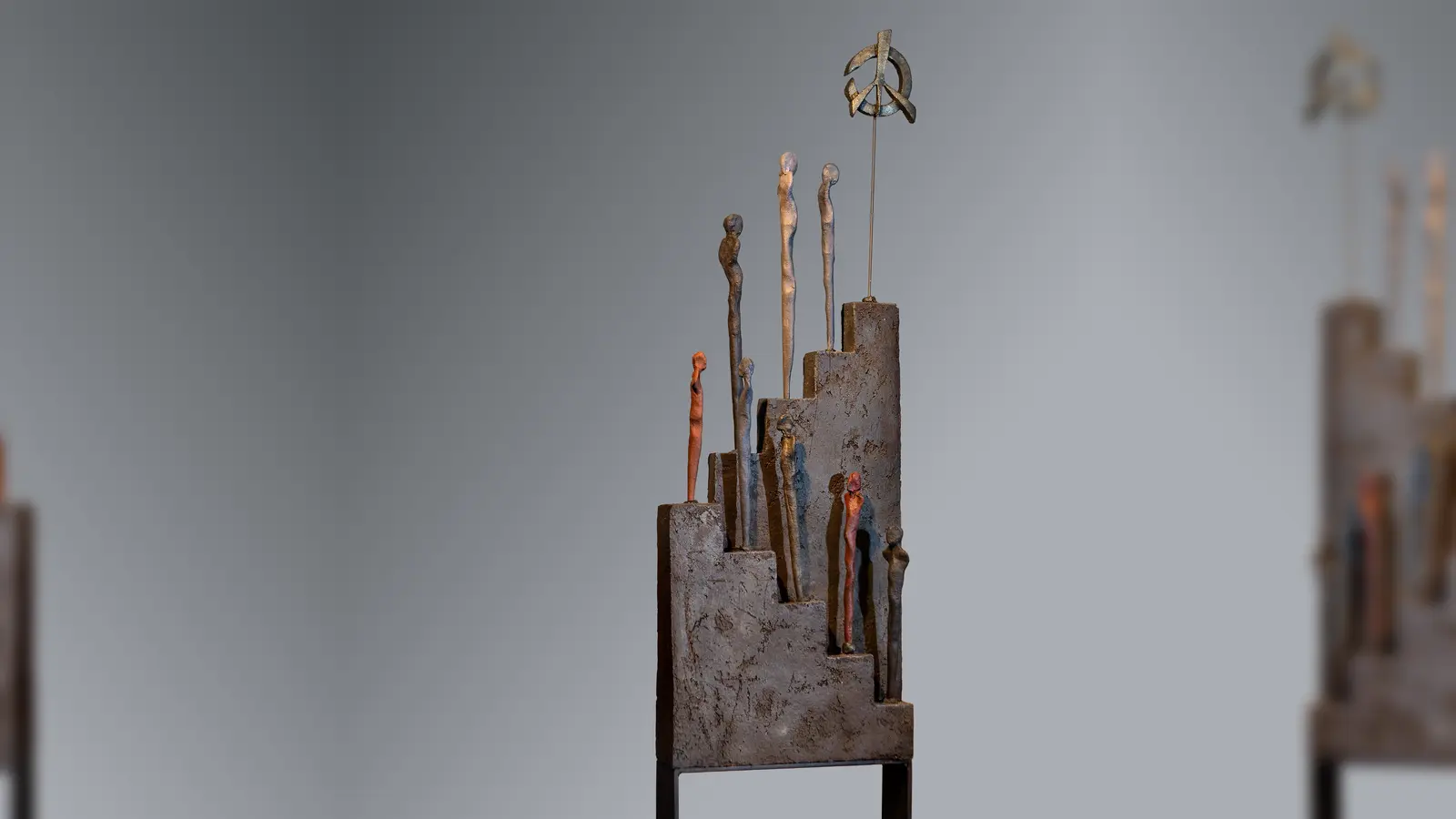 „Hoffnung” heißt dieses Werk aus Ton und Eisen. (Foto: Atelier Claudia Reiter, Dachau)