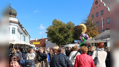 Auf strahlendes Herbstwetter hoffen die Besucher am Marktsonntag. (Foto: Linda Sondermann)