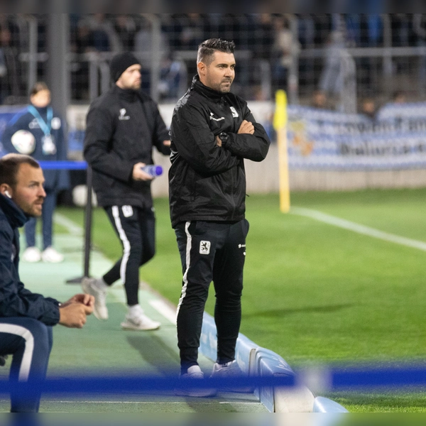 Coacht die Löwen: Trainer Alper Kayabunar.  (Foto: Anne Wild)
